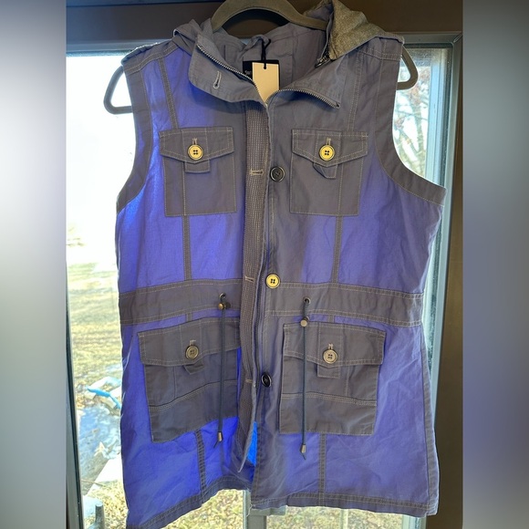 NWT Blue Zip Up Vest With Hood Size Medium - Picture 6 of 7